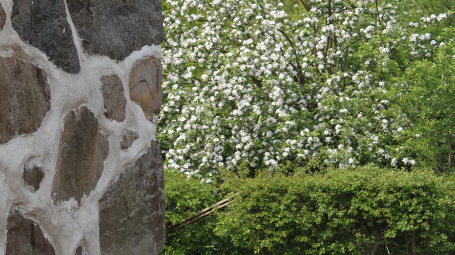 Väla Gård är ursprungligen en vacker gråstensbyggnad från 1800-talet. Väla Gård är ursprungligen en vacker gråstensbyggnad från 1800-talet.