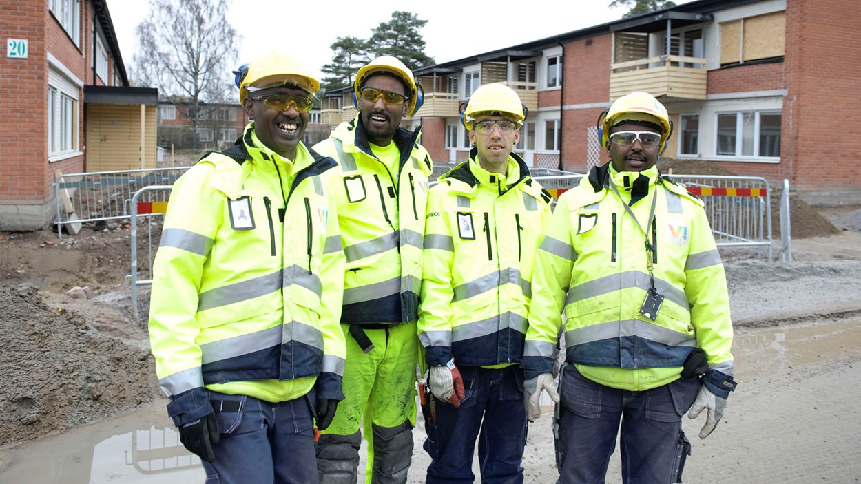 Arbetslösa i Vivalla, Örebro, får möjlighet till arbete via arbetslivspraktik hos Skanska.