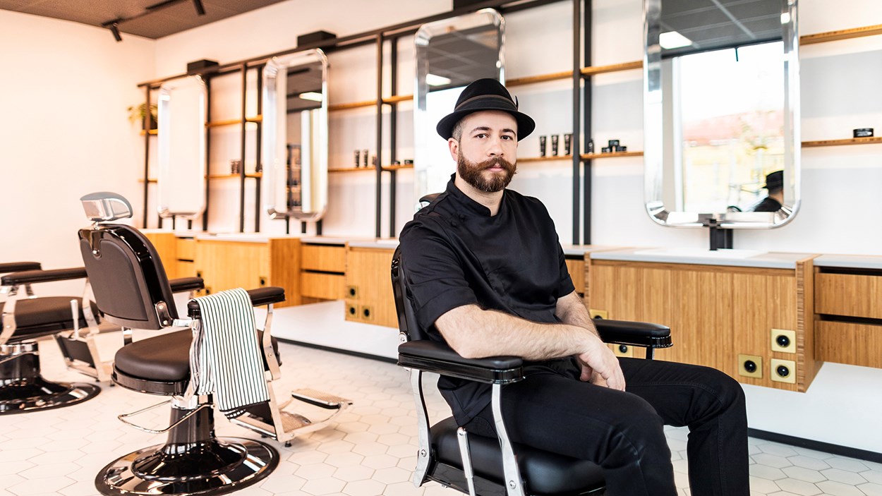Abed Khankan öppnade salong Barberesso i nybyggda Aura i Malmö