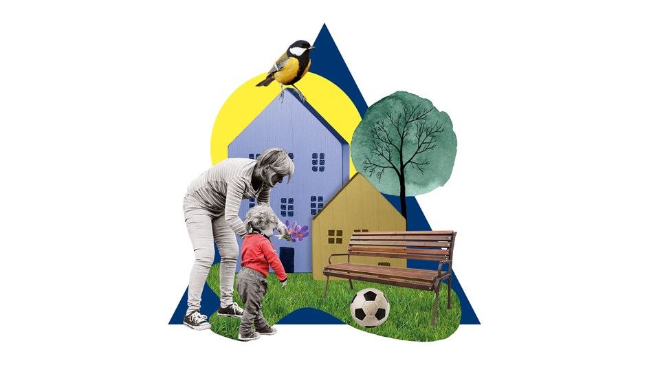 Collage av bilder med mamma och ett barn som leker med en fotboll i gräset. Här finns också en parkbänk, träd, fågel och hus. 