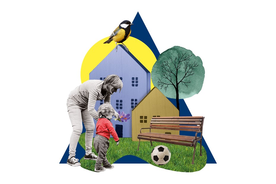 Collage av bilder med mamma och ett barn som leker med en fotboll i gräset. Här finns också en parkbänk, träd, fågel och hus. 