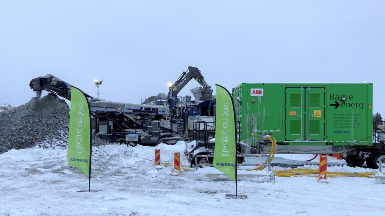Den eldrivna krossen på projektet Skellefteå Site East kommera att minska sitt klimatavtryck med 440 ton koldioxidekvivalenter, jämfört med en traditionell dieseldrift.