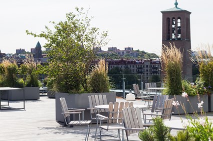 The huge roof terraces offer spectacular views over the neighboring Garden Society park and more.