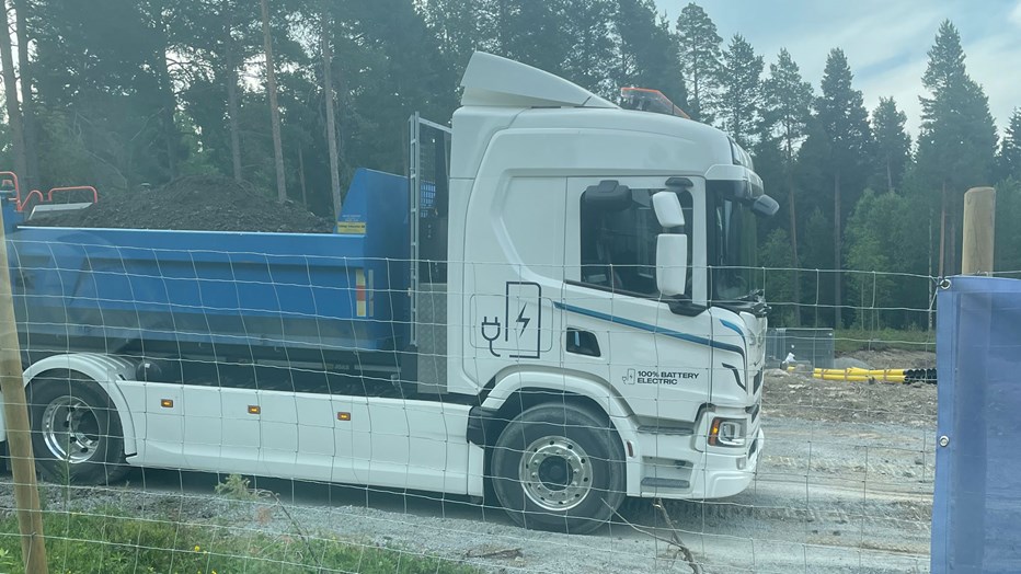 Ottfjällets förskola byggs med eldrivna maskiner och blir EU:s första elektrifierade byggarbetsplats. Ottfjällets förskola byggs med eldrivna maskiner och blir EU:s första elektrifierade byggarbetsplats.