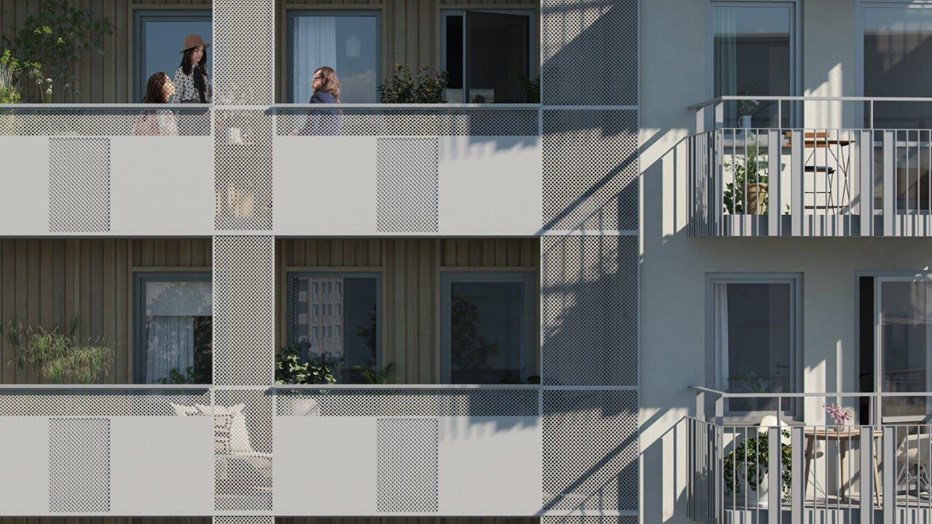 Byggmaterialen som används i Scilla är noga utvalda och måste leva upp till högt satta miljökrav. Till exempel får inga farliga ämnen användas i kemikalier.  Närbild av fasad med balkonger av olika slag. Inbäddade i fasaden samt med placering utanpå.