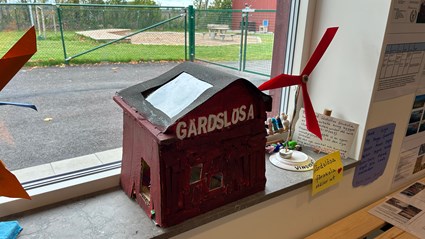 Barnen som skulle börja på förskolan byggde en miniatyrförskola.