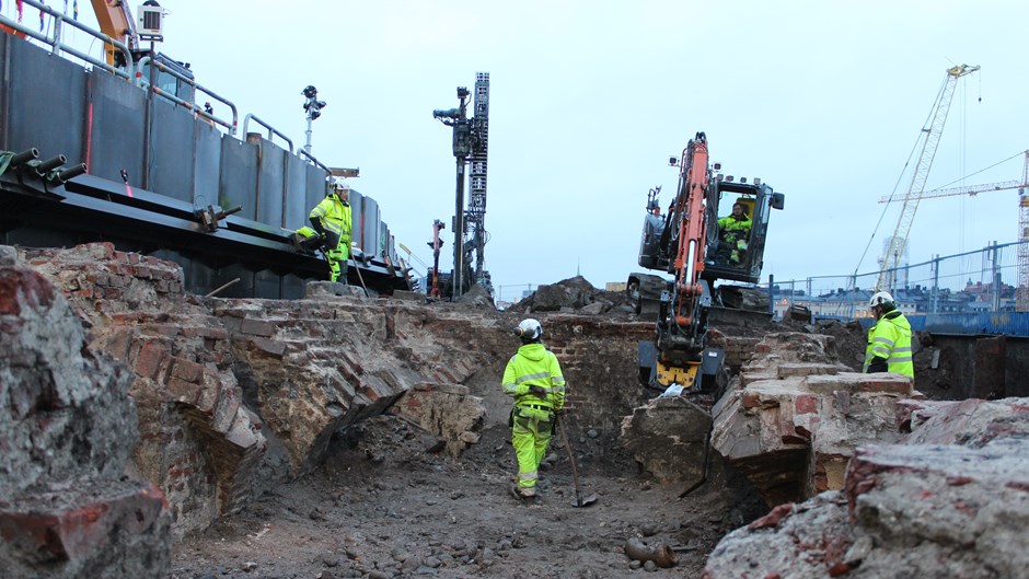 Utgrävning av 1700-tals bebyggelsen på Södermalmstorg 2022.