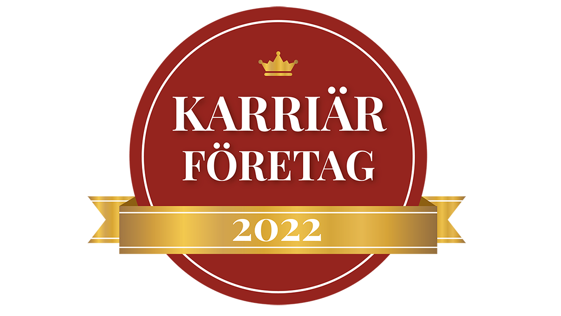 Rund röd logotype med texten karriärföretag 2022 på guldband