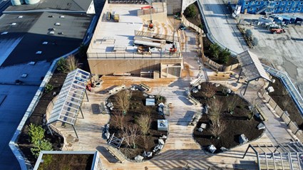 I byggnaden som bland annat är Castellums regionkontor finns gott om kontorsytor, restaurang, gym och en stor takterrass med utearbetsplatser, mötesrum, utomhusgym, odlingslådor och biotoptak. Foto Simon Eriksson, Skanska
