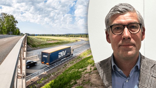 Kollage med porträtt på Skanskas chef för strategisk affärsutveckling och en svensk motorväg.