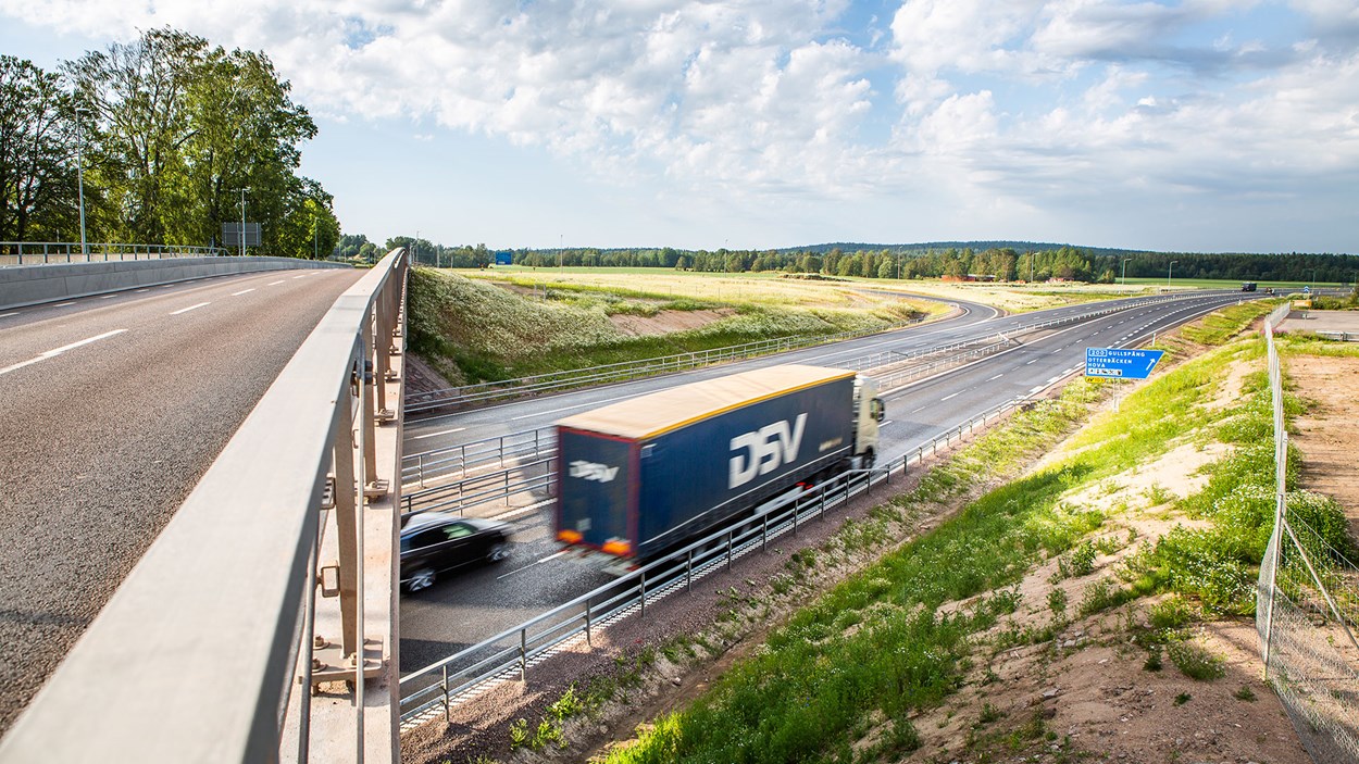 E20 Förbi Hova, om och nybyggnad av en 10 km lång vägsträcka