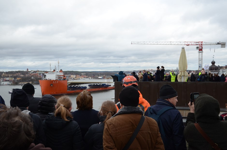 Kamerorna riktades mot huvudpersonen när den förtöjde mellan Södermalm och Skeppsholmen.