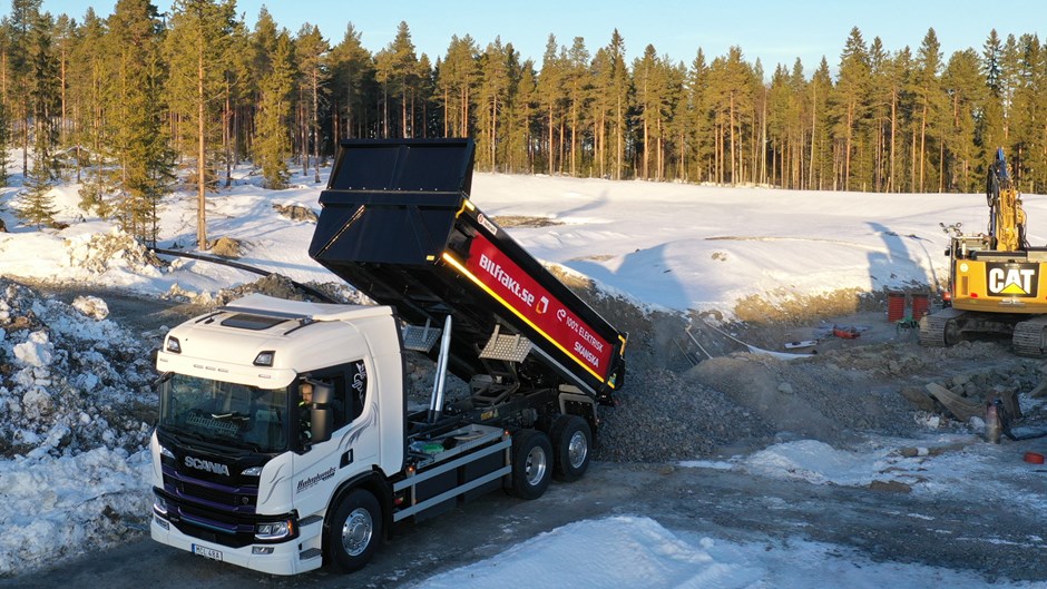 En elektrisk grusbil testas i Hammarängen i Skellefteå.