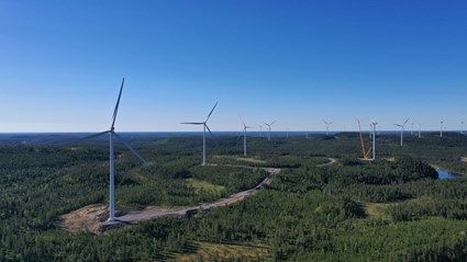 Högaliden vindkraftpark ligger på Loberget, 1,5 kilometer norr om Botsmark i den norra delen av Umeå kommun. 