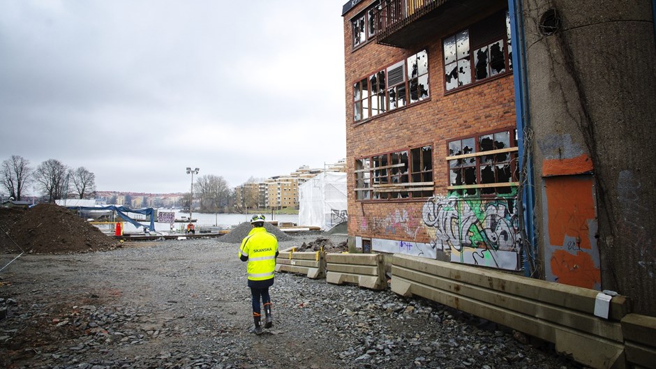 Sedan i höstas sanerar Skanska marken där Beckers gamla färgfabriker under nära hundra år hade sin tillverkning.