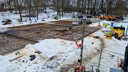 Byggprocessen har varit effektiv, här ses första dagen av gjutningen.