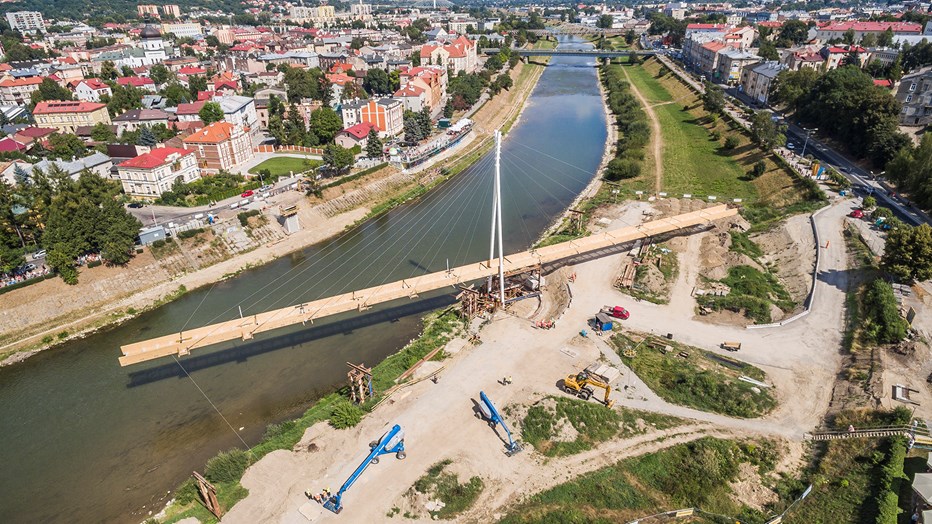 A pedestrian & cyclist bridge A pedestrian & cyclist bridge