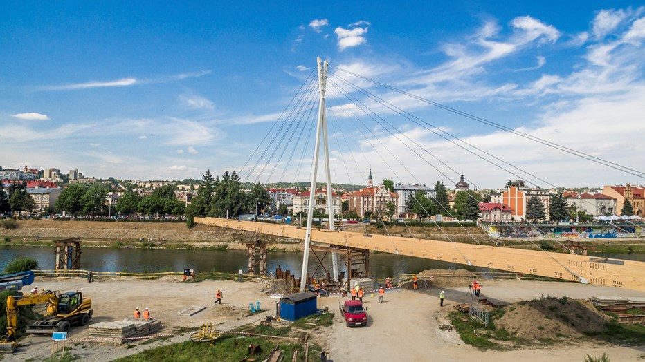 A pedestrian & cyclist bridge A pedestrian & cyclist bridge