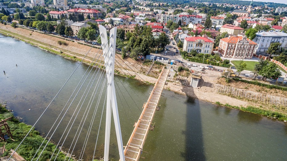 A pedestrian & cyclist bridge A pedestrian & cyclist bridge