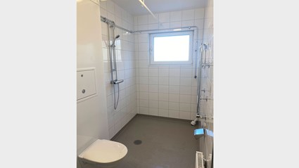 I oktober 2020 hade alla 146 lägenheterna i kvarteret Rullebören fått nya fina badrum och husen fått nya stammar