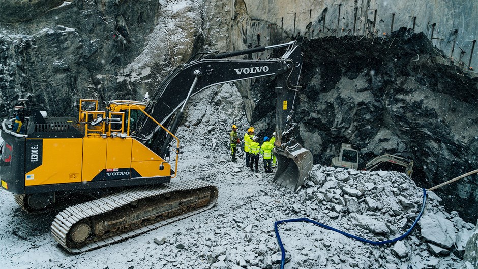 Skanska bygger både en ny biljetthall under jord och den första delen i rulltrappstunneln mot den nya djupa plattformen för blå linjen vid Gullmarsplan. Mårtensdal, Hammarby Sjöstad, Stockholm