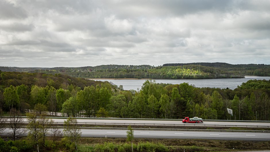 Bild på utsikt över Rådasjön från hus och terrassen