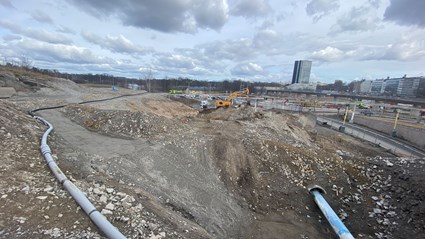 Vi schaktar fram berget och gör vissa ledningsomläggningar.