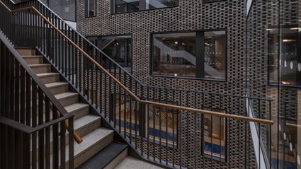 Nya Kronan är certifierad enligt LEED Platinum, där de flesta poängen relaterar till en minskning av klimatförändringar.