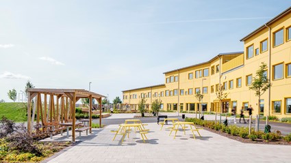 Skolgården är total på ca 6 000 kvadratmeter. Foto Felix Gerlach