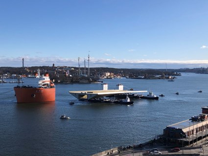 The ship is being prepared to tow the bridge and pontoons to the quay.