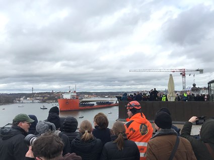 The new bridge is close to its goal, here in the inlet to Stockholm.