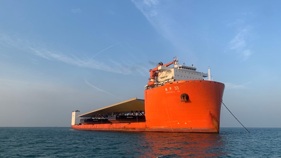 Building and transporting the bridge in one piece offers several advantages. You do not have to reload the bridge to a launch barge in Stockholm, and the quality is higher when the jointing of the different parts can be done under optimal conditions protected in a workshop. Image source: Foster + Partners Perry Ip Building and transporting the bridge in one piece offers several advantages. You do not have to reload the bridge to a launch barge in Stockholm, and the quality is higher when the jointing of the different parts can be done under optimal conditions protected in a workshop. Image source: Foster + Partners Perry Ip