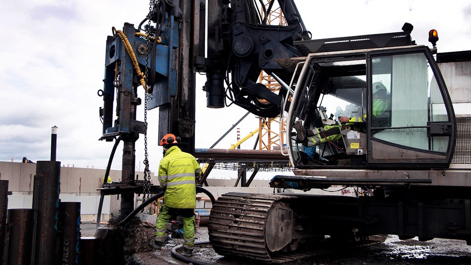 A great amount of piling is done during the project. A great amount of piling is done during the project.