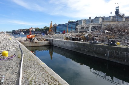 Work with casting of the temporary western bridge, March 2016.