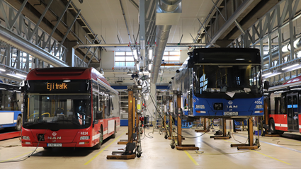 Bussdepån rymmer totalt 220 av SL:s innerstadsbussar som tvättas, städas, servas och repareras.