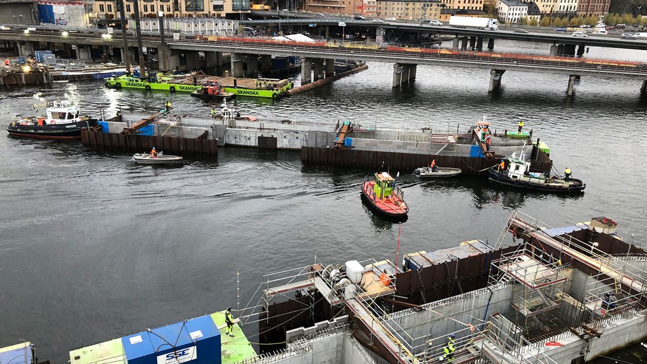 Transporten av den västra slusskanalen 2021.