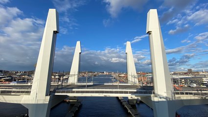 Produktionschefen Peo Halvarsson har byggt broar i 30 år och tycker att Hisingsbron är den kvalitetsmässigt bästa bro han har byggt.