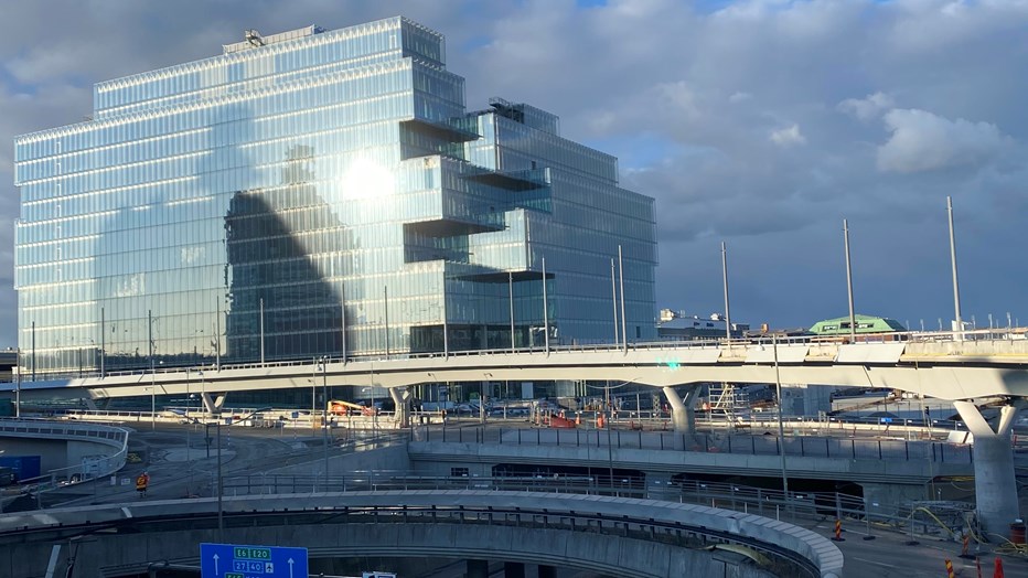 Hisingsbron bidrar till att utveckla stadskärnan i Göteborg och knyter samman de två sidorna av älven. Hisingsbron bidrar till att utveckla stadskärnan i Göteborg och knyter samman de två sidorna av älven.