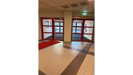 Skolan rymmer både högskoleförberedande och yrkesprogram samt anpassad gymnasieskola.