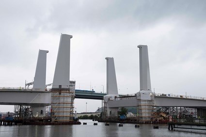 All four pylons in place. Photo: Katrin Svensson