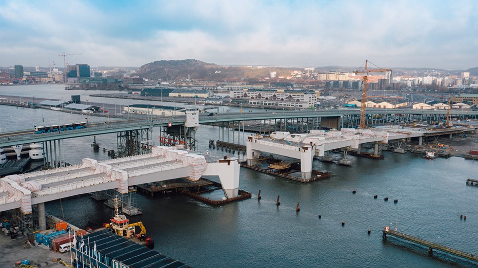 The public transport bridge will rise from the roadway down towards Nordstan. The public transport bridge will rise from the roadway down towards Nordstan.