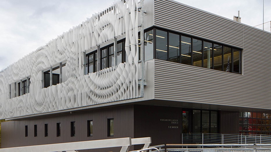 The City of Portland wanted an updated facility to meet a wider range of needs for rescuers and emergency response services. Skanska collaborated with Whelton Architecture to replace the 60-year old facility with a more modern, sustainable building that accomodated all essential equipment and space for fire and rescue operations. The City of Portland wanted an updated facility to meet a wider range of needs for rescuers and emergency response services. Skanska collaborated with Whelton Architecture to replace the 60-year old facility with a more modern, sustainable building that accomodated all essential equipment and space for fire and rescue operations.
