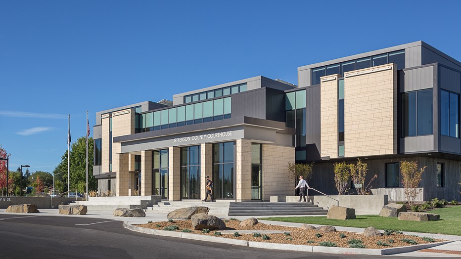 Jefferson County wanted a structurally sound, modern courthouse that would replace a deteriorating former building. Skanska worked with DLR Group and HSR Architects to deliver a modern facility with a classic courthouse design, featuring improved security systems, comfortable public spaces, expanded offices and larger courtrooms to accommodate more jury trials.  Jefferson County wanted a structurally sound, modern courthouse that would replace a deteriorating former building. Skanska worked with DLR Group and HSR Architects to deliver a modern facility with a classic courthouse design, featuring improved security systems, comfortable public spaces, expanded offices and larger courtrooms to accommodate more jury trials.