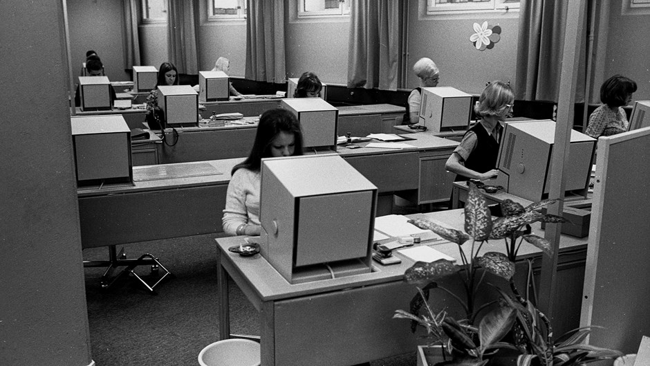 Så här såg ett kontorslandskap vid IKEA i Älmhult ut 1971.