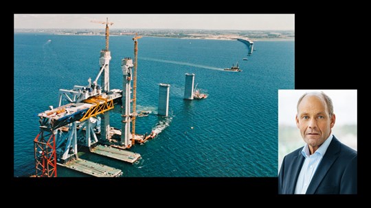 Kollage med bild från bygget av Öresundsbron 1996 och ett porträtt på Skanskas Petter Stänkelström.