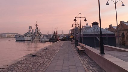 Etapp tre är fortfarande under planering men planen är att resterande kajkonstruktion, från från Maritiman fram till kajkanten vid operan då ska rustas upp. 