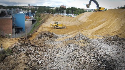 Nya banvallar byggdes upp av de gamla schaktmassorna.