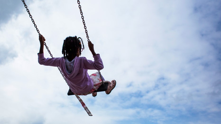 Invigning av den lekplats som boende runt byggtomten i Tolered har röstat fram i väntan på byggstart. Invigning av den lekplats som boende runt byggtomten i Tolered har röstat fram i väntan på byggstart.