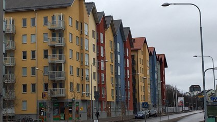 De olika färgerna ger liv åt kvarteret.
