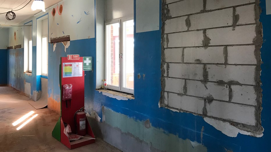 Arbetet har pågått både inne och ute. Arbetet har pågått både inne och ute.